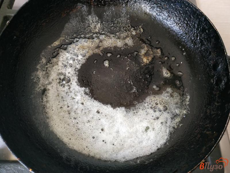 Фото приготовление рецепта: Рисовая каша с тушёнкой шаг №3