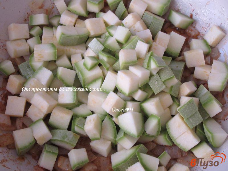 Фото приготовление рецепта: Гороховое рагу с кабачком и цветной капустой шаг №3