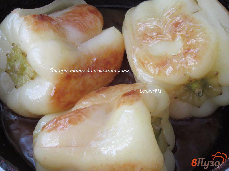 Фото приготовление рецепта: Жареные болгарские перцы с помидором шаг №4