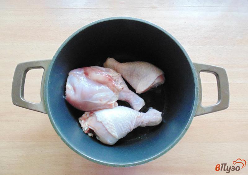 Фото приготовление рецепта: Тушеная курица с кабачком и картофелем шаг №1