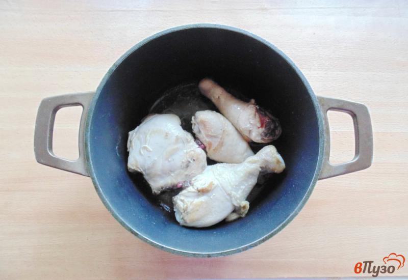 Фото приготовление рецепта: Тушеная курица с кабачком и картофелем шаг №2