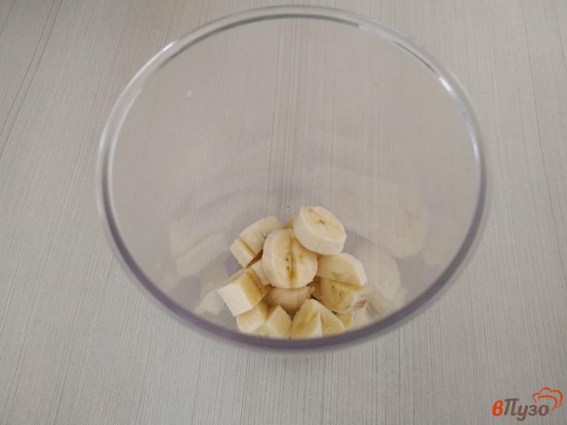 Фото приготовление рецепта: Смузи с киви и бананом на йогурте шаг №1