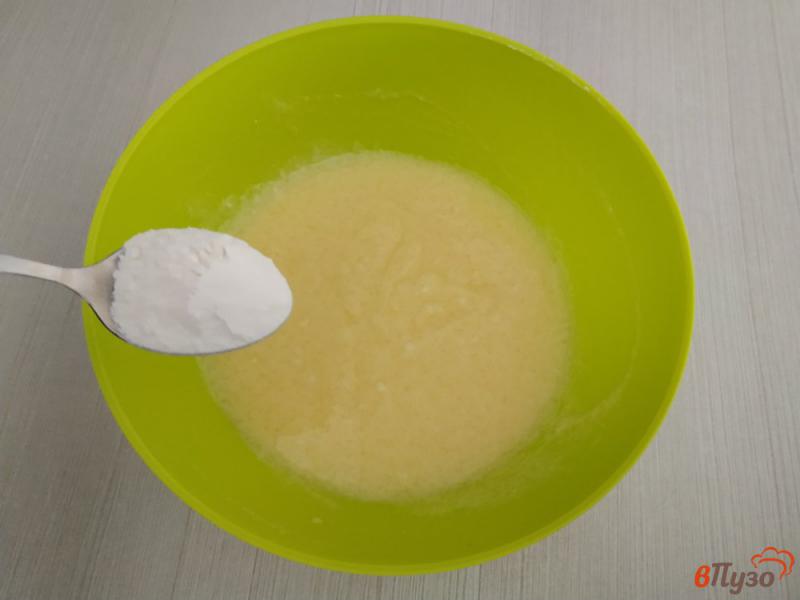 Фото приготовление рецепта: Кексы ванильные на йогурте шаг №4