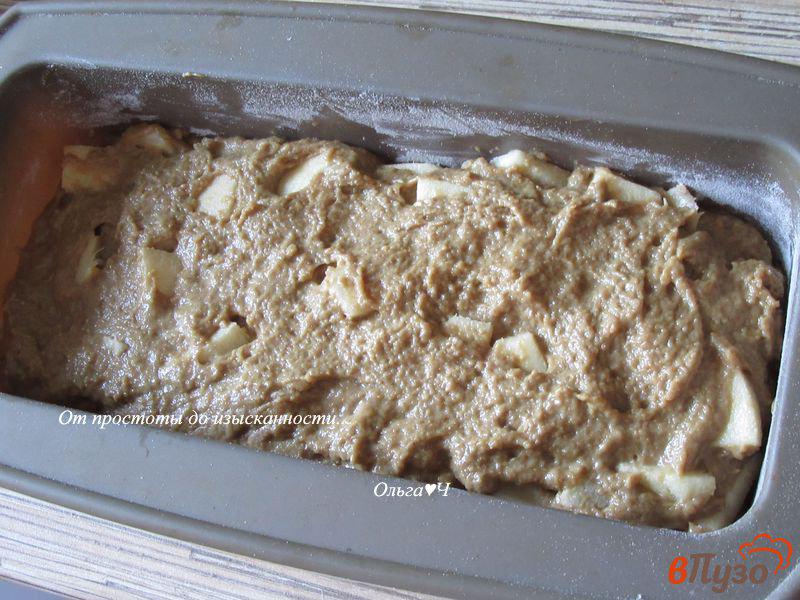 Фото приготовление рецепта: Яблочный кекс с мусковадо и тыквенной мукой шаг №3