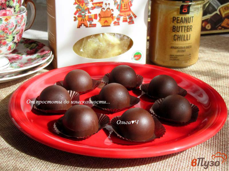 Фото приготовление рецепта: Шоколад с арахисовой пастой и перцем чили шаг №5