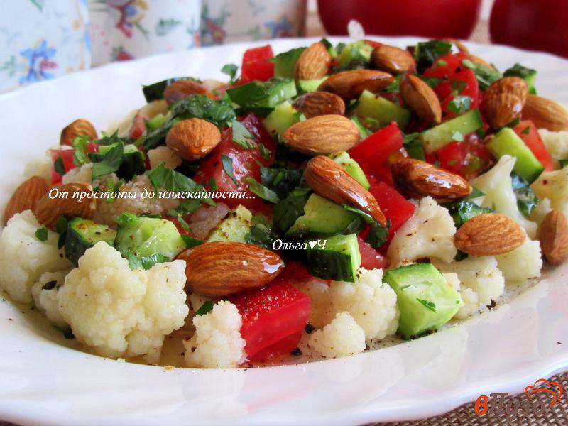 Фото приготовление рецепта: Салат из цветной капусты с миндалем шаг №5