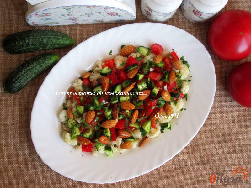 Фото приготовление рецепта: Салат из цветной капусты с миндалем шаг №4