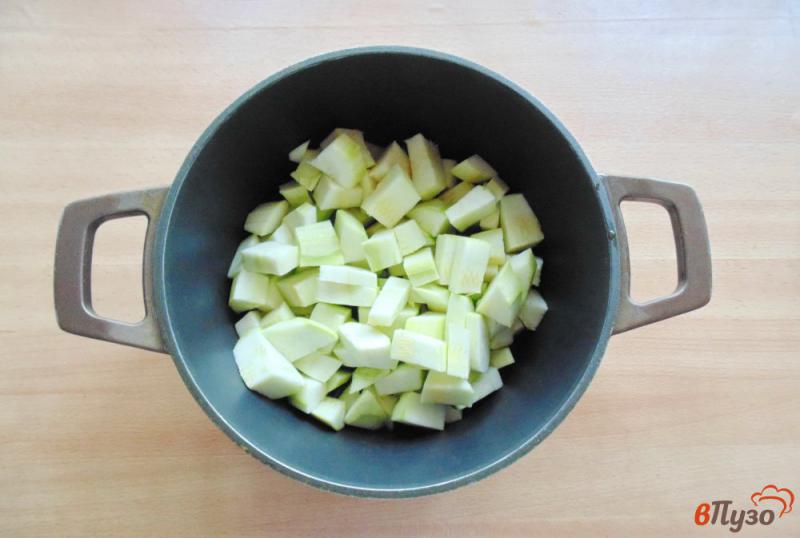 Фото приготовление рецепта: Овощная икра с цуккини, кабачком и баклажаном шаг №2