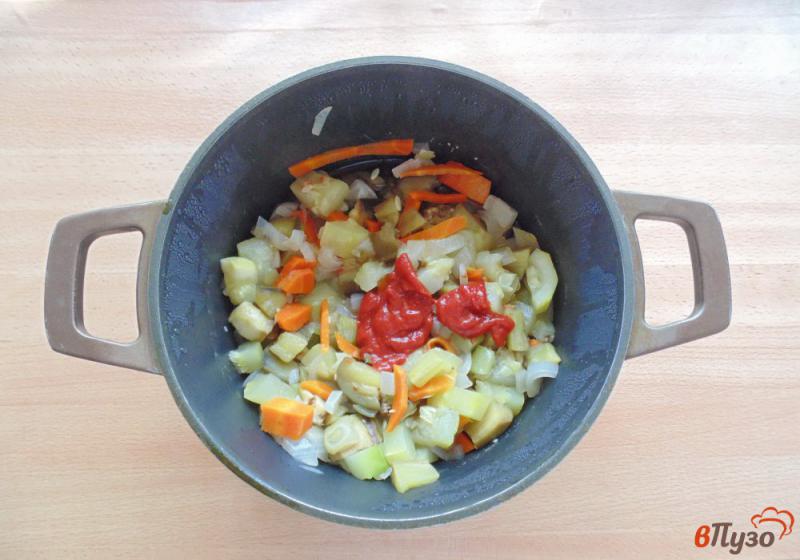 Фото приготовление рецепта: Овощная икра с цуккини, кабачком и баклажаном шаг №5