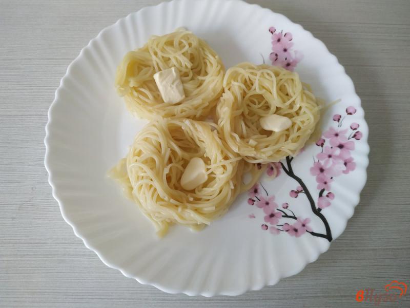 Фото приготовление рецепта: Паста с пангасиусом в сливочном соусе шаг №9