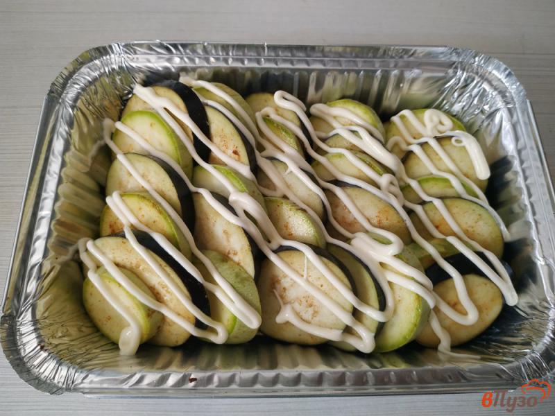 Фото приготовление рецепта: Кабачки запечённые с баклажанами под сырной корочкой шаг №6