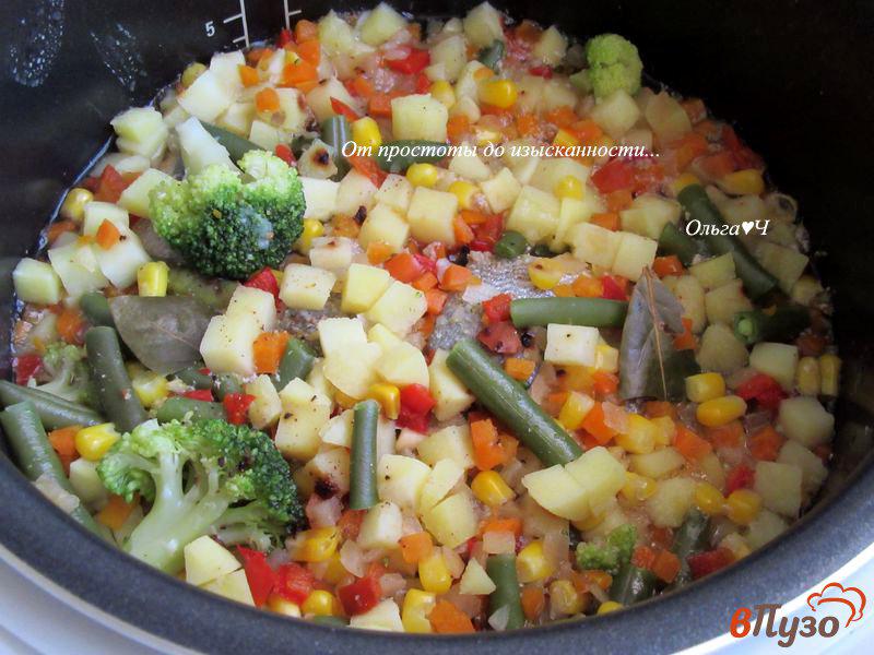 Фото приготовление рецепта: Горбуша с овощами по-деревенски шаг №4