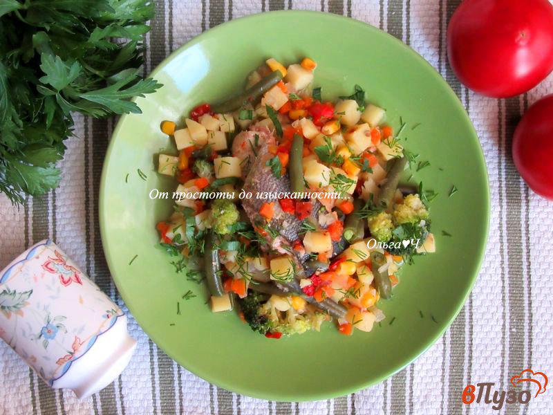 Фото приготовление рецепта: Горбуша с овощами по-деревенски шаг №5