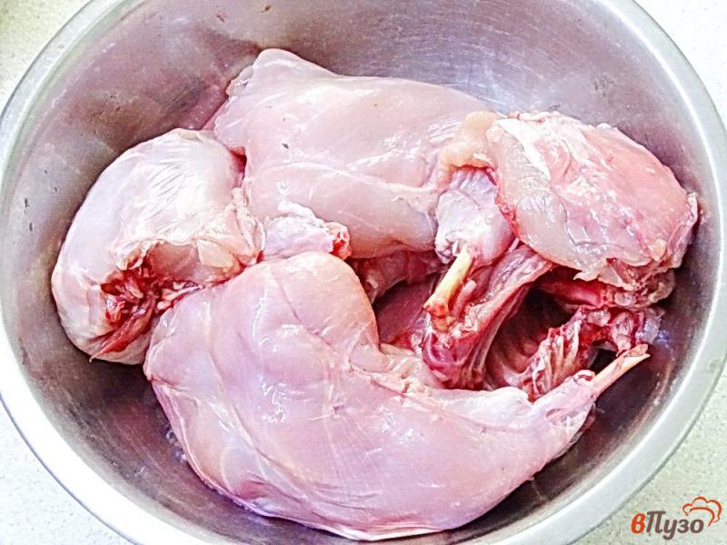Фото приготовление рецепта: Кролик тушеный в сметане шаг №1