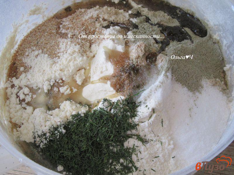 Фото приготовление рецепта: Хлеб с укропом и водорослевой солью шаг №4