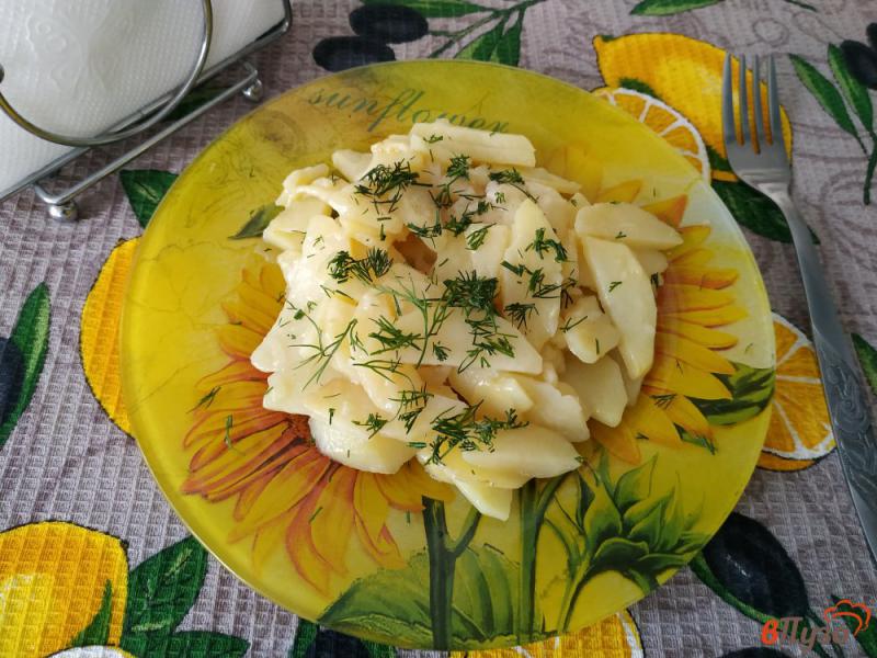 Фото приготовление рецепта: Тушёный картофель на сковороде шаг №9