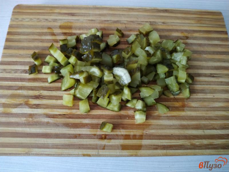 Фото приготовление рецепта: Салат с жареными грибами шаг №5