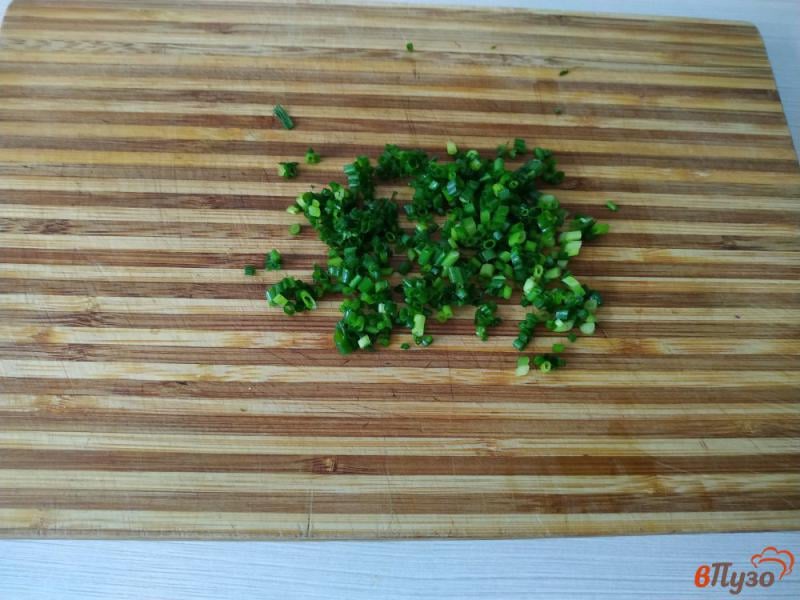 Фото приготовление рецепта: Салат с жареными грибами шаг №6