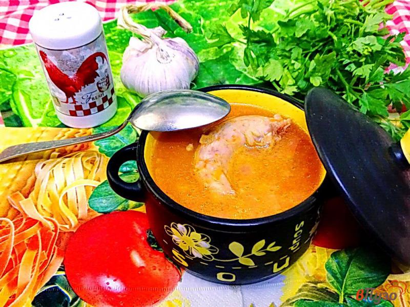 Фото приготовление рецепта: Бульон с томатами и рисом шаг №7