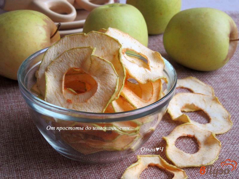 Фото приготовление рецепта: Яблочные чипсы без сахара шаг №5