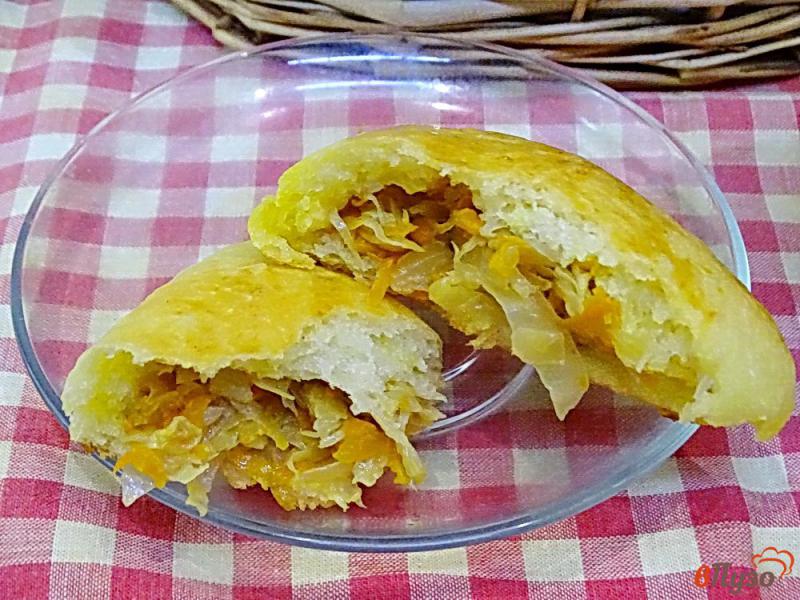 Фото приготовление рецепта: Пирожки духовые с курицей и с капустой. шаг №19
