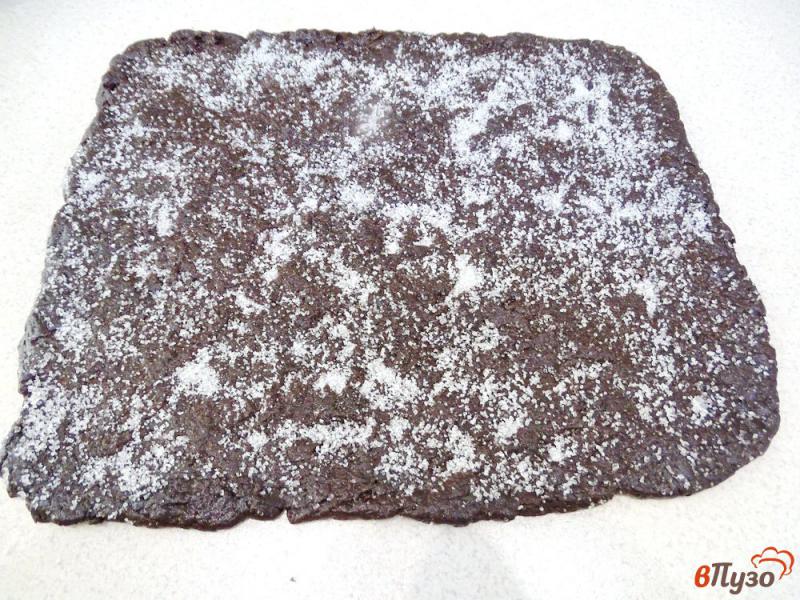 Фото приготовление рецепта: Шоколадное сахарное печенье шаг №6
