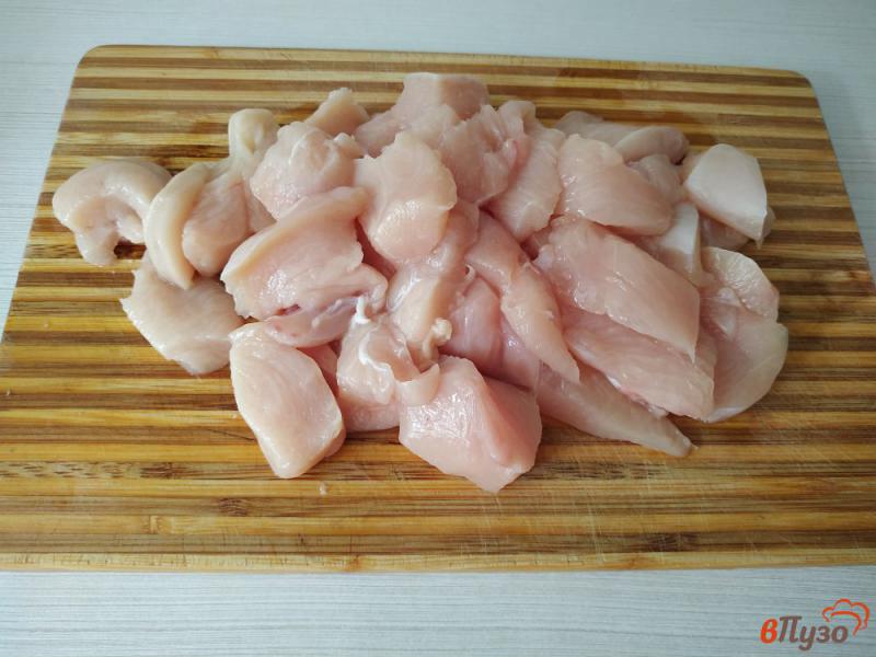 Фото приготовление рецепта: Куриное филе запеченное в луковом кляре шаг №1