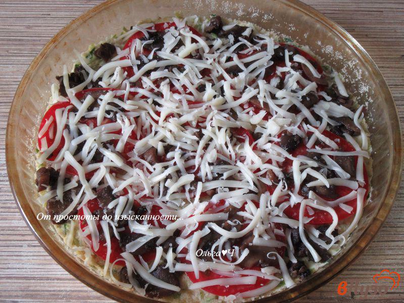 Фото приготовление рецепта: Кабачковая пицца с грибами шаг №6