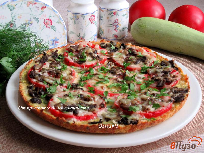 Фото приготовление рецепта: Кабачковая пицца с грибами шаг №7