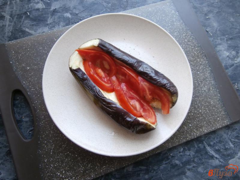 Фото приготовление рецепта: Баклажан с помидорами и сыром в микроволновке шаг №3