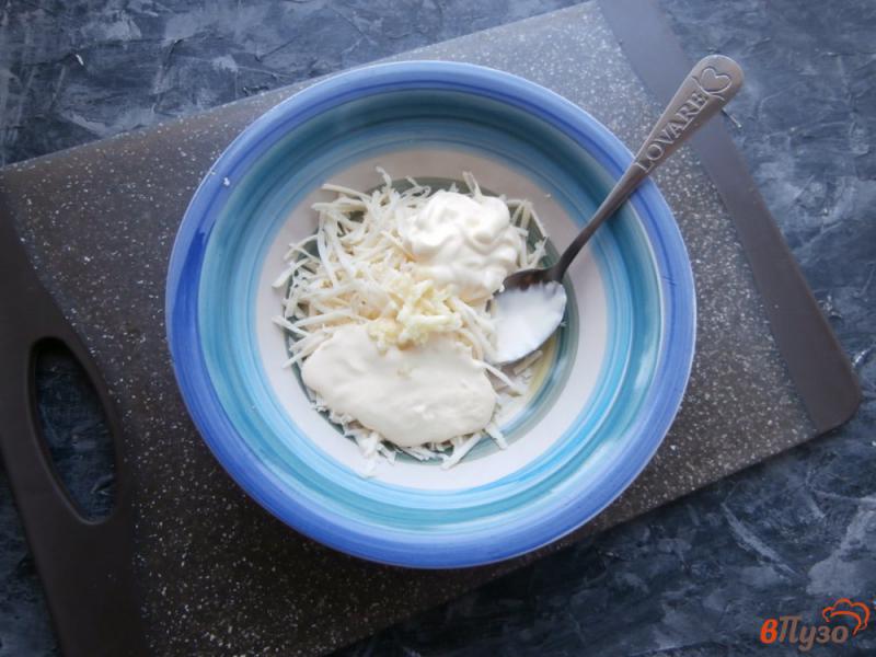 Фото приготовление рецепта: Баклажан с помидорами и сыром в микроволновке шаг №4
