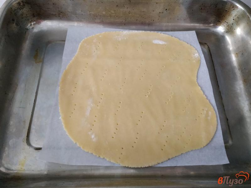 Фото приготовление рецепта: Медовик с творожным кремом и грецкими орехами шаг №7