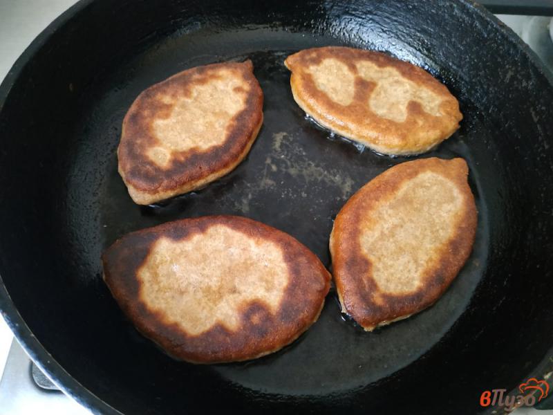 Фото приготовление рецепта: Пирожки с картошкой из ржаной муки шаг №9