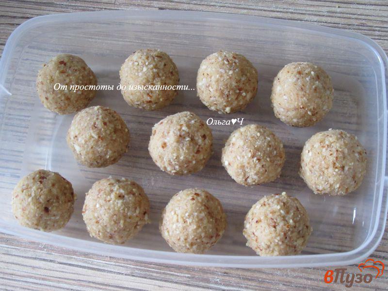 Фото приготовление рецепта: Ореховые конфеты со сгущенкой шаг №4
