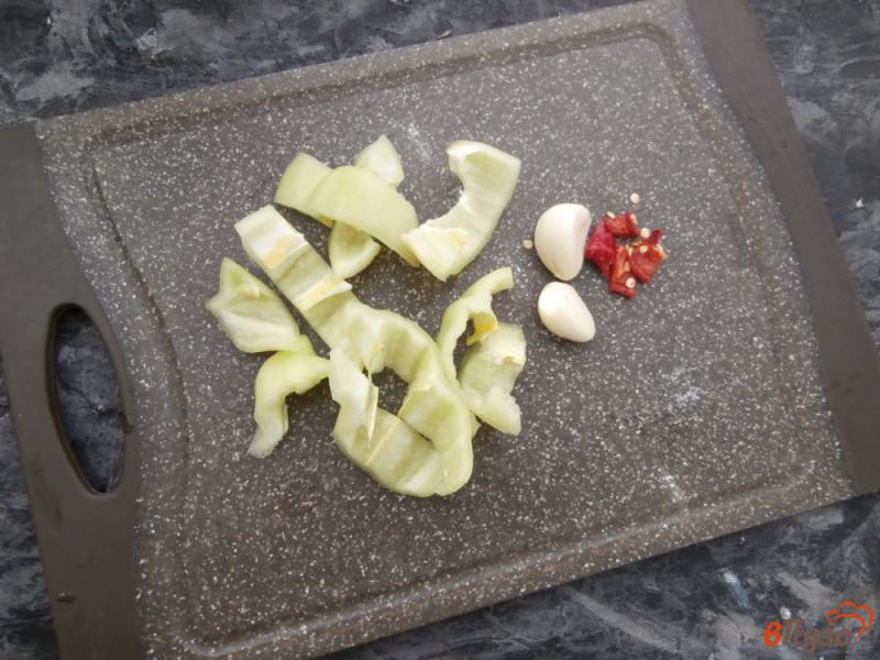 Фото приготовление рецепта: Помидоры в соусе из болгарского перца и чеснока шаг №1
