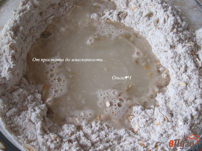 Фото приготовление рецепта: Цельнозерновой хлеб с семечками шаг №3