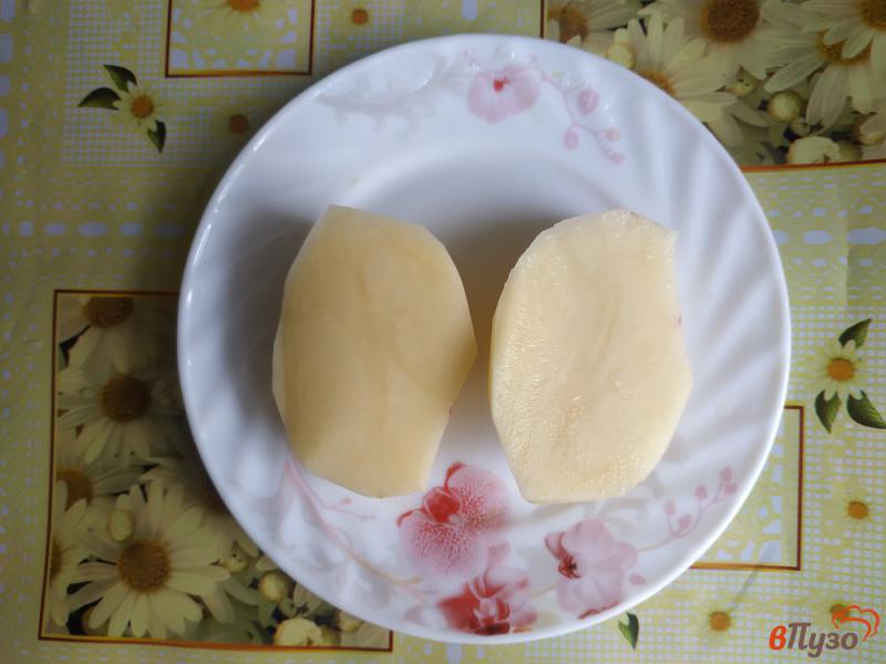 Фото приготовление рецепта: Картофель фаршированный с сосисками шаг №2