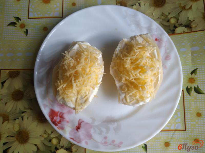 Фото приготовление рецепта: Картофель фаршированный с сосисками шаг №6
