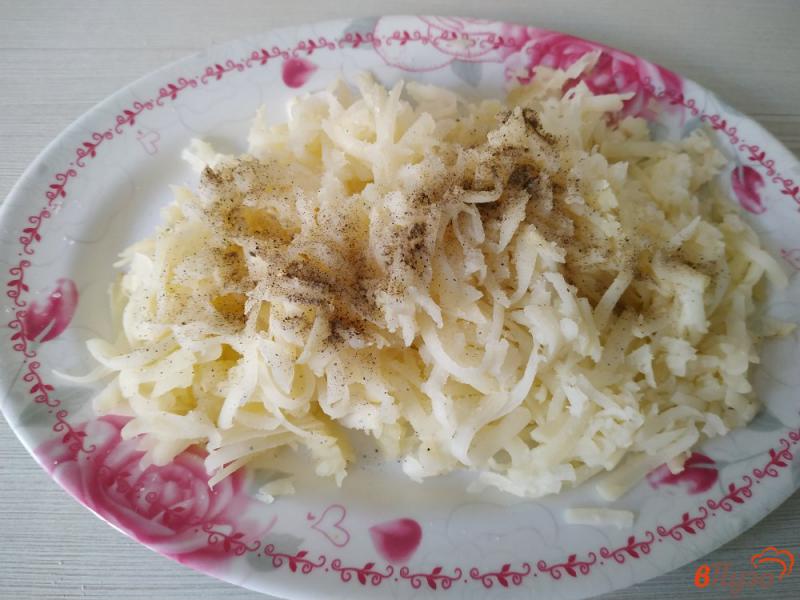 Фото приготовление рецепта: Картофельные гнёзда с грибами и сыром шаг №5