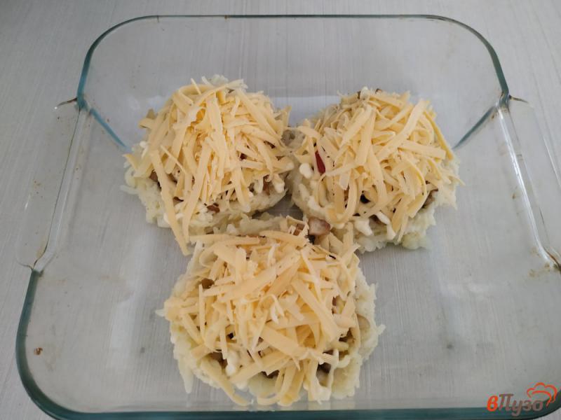 Фото приготовление рецепта: Картофельные гнёзда с грибами и сыром шаг №11