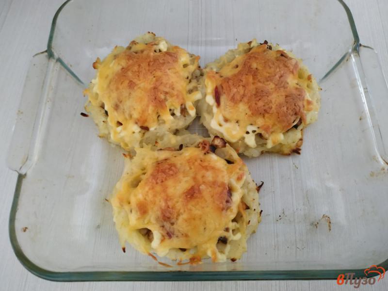 Фото приготовление рецепта: Картофельные гнёзда с грибами и сыром шаг №12
