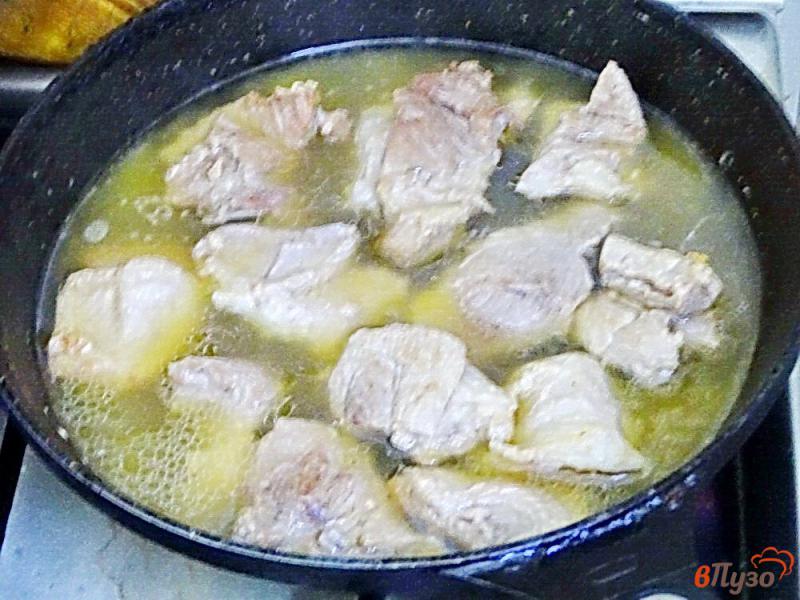 Фото приготовление рецепта: Свинина под чесночным соусом шаг №3