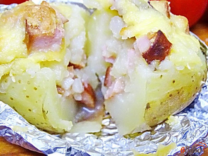 Фото приготовление рецепта: Картошка фаршированная сосисками шаг №11