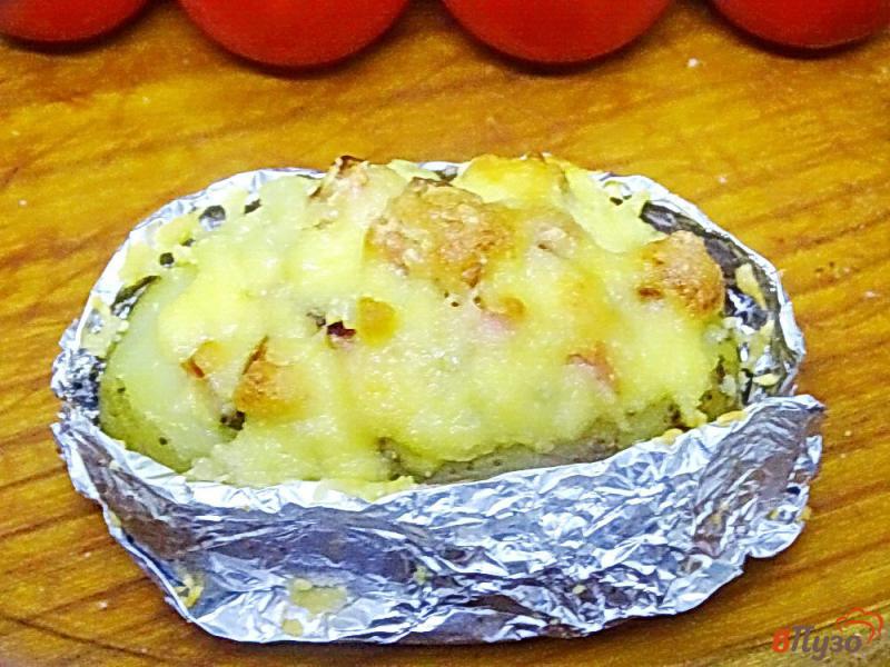 Фото приготовление рецепта: Картошка фаршированная сосисками шаг №12