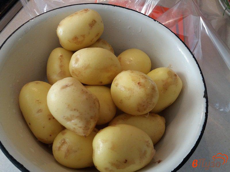Фото приготовление рецепта: Запеченная свинина с молодым картофелем в пакете шаг №8