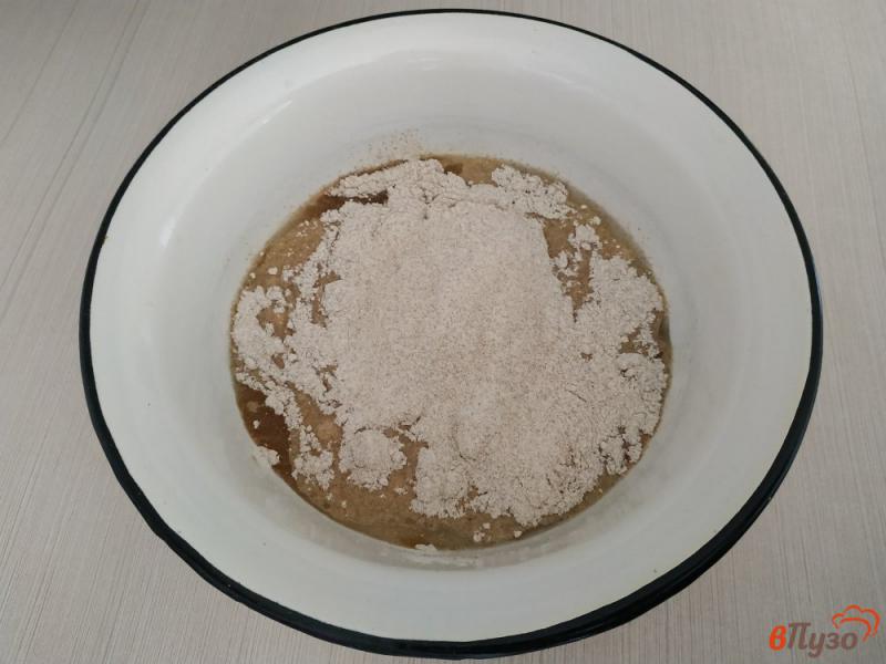 Фото приготовление рецепта: Ржаной хлеб с семечками и кунжутом шаг №3
