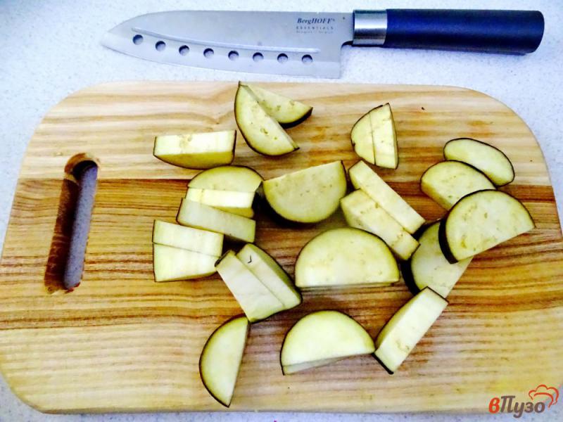 Фото приготовление рецепта: Свинина с баклажанами и кабачками на сковороде шаг №6