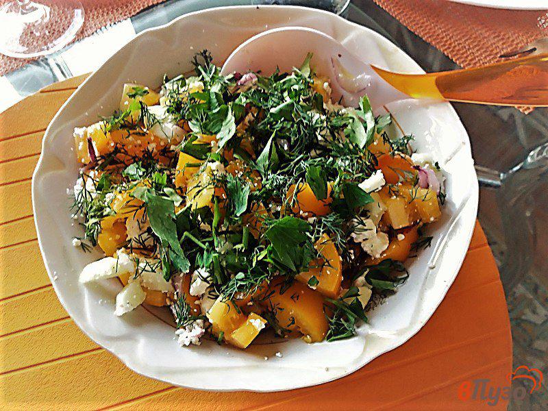 Фото приготовление рецепта: Овощной салат с творогом и оливковым маслом шаг №8