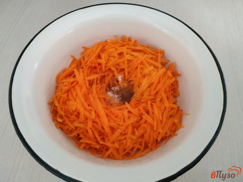 Фото приготовление рецепта: Морковные драники шаг №2
