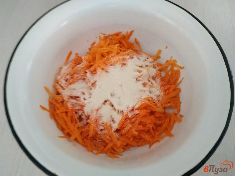 Фото приготовление рецепта: Морковные драники шаг №3